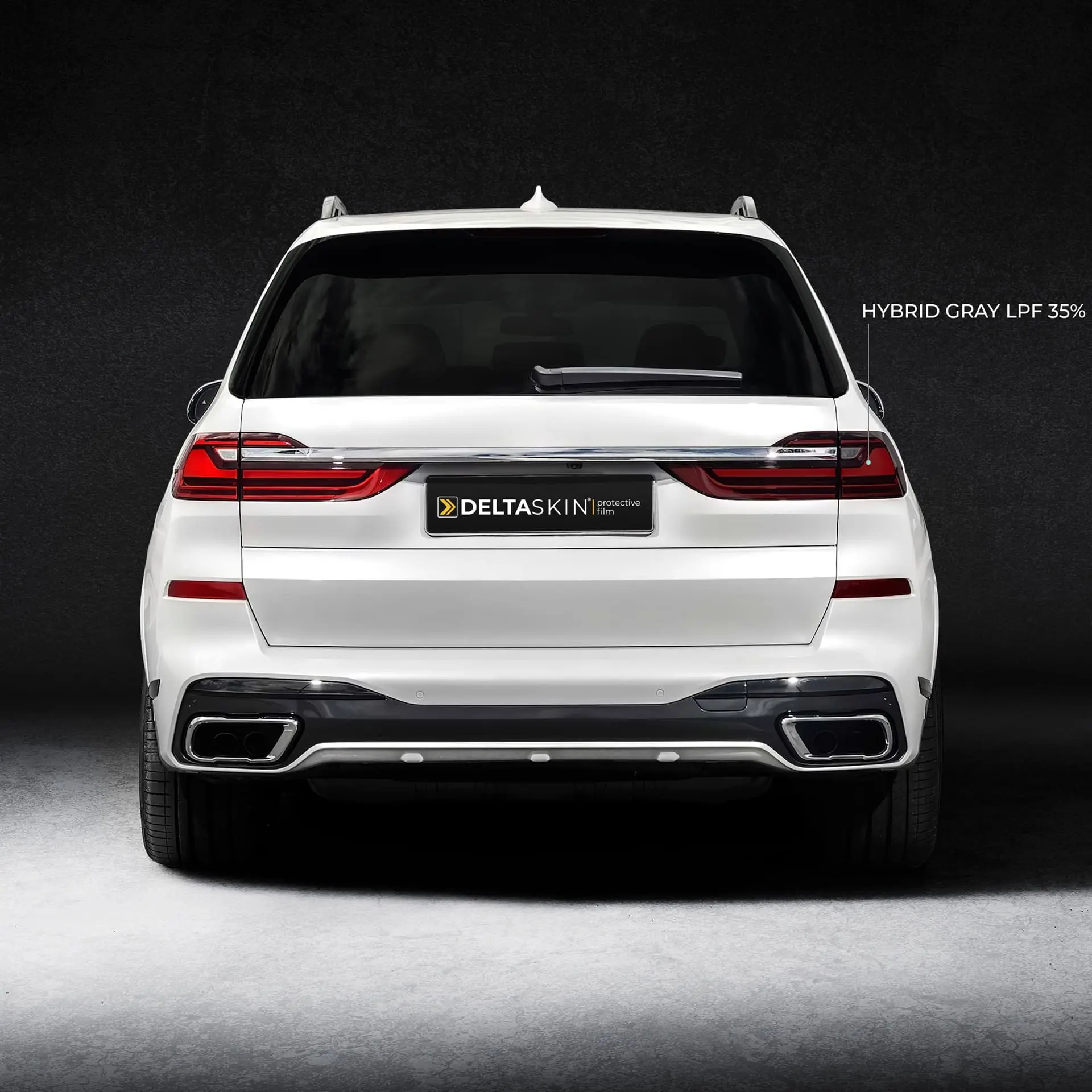 Гибридная пленка DELTASKIN HYBRID GRAY LPF на задних фарах авто Гибридная пленка DELTASKIN HYBRID GRAY LPF на задних фарах авто на задней фаре